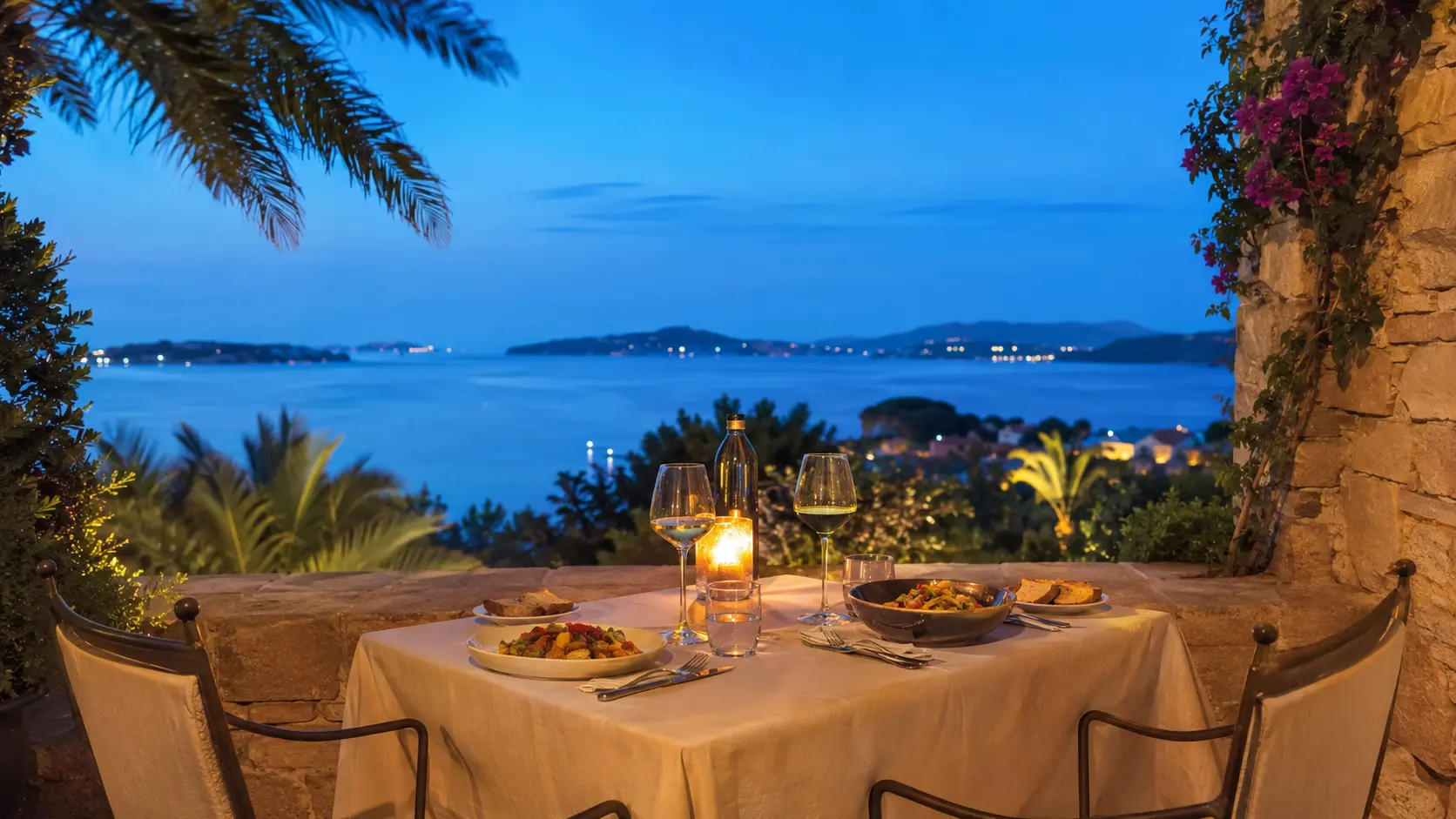 Terrasse de restaurant tournée vers la mer à Hyères